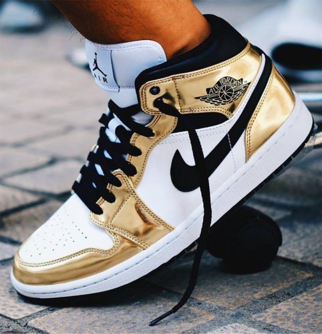 Jordan 1 Mid Gold/White